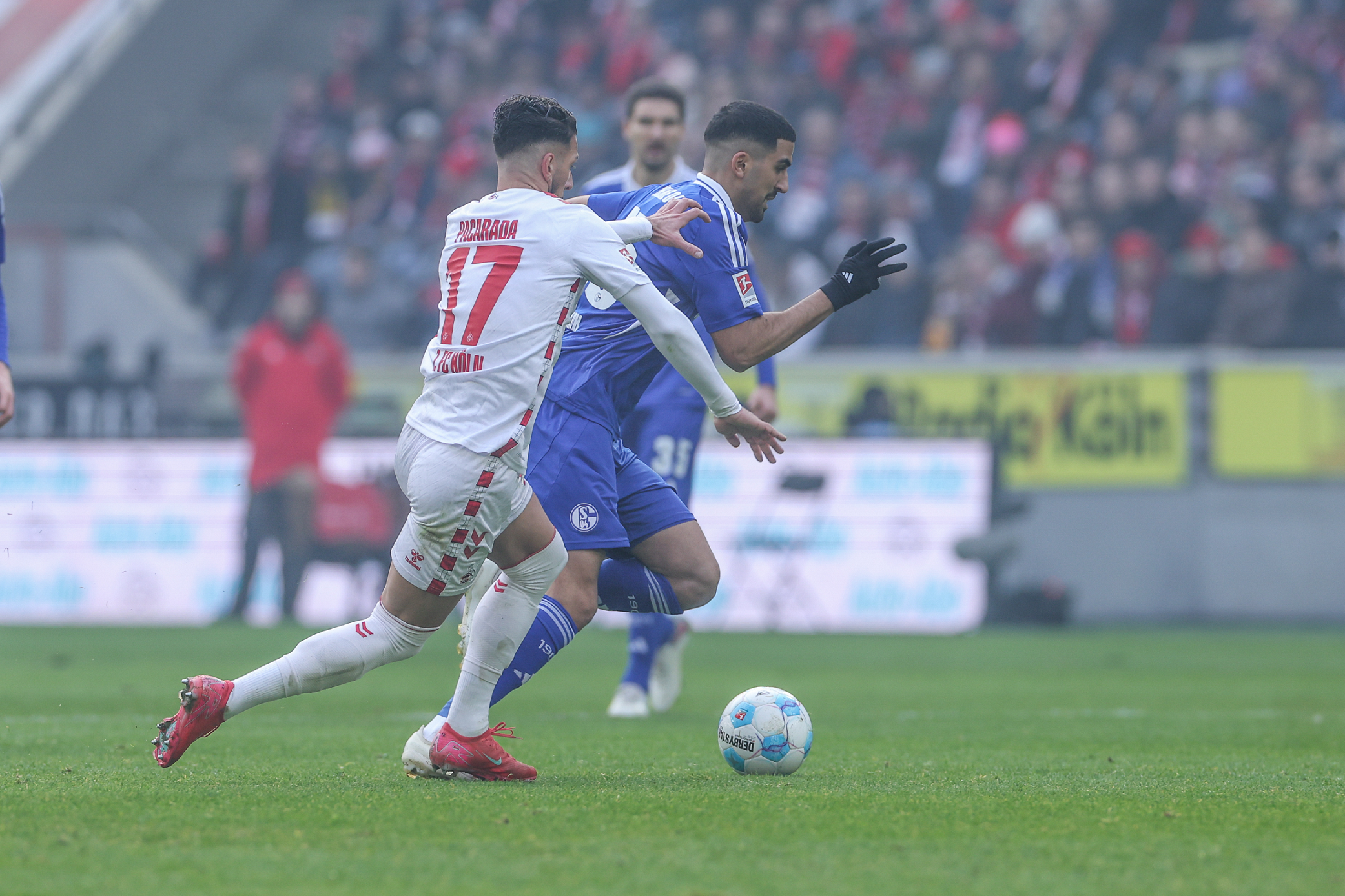 沙尔克队长领衔出战,球队全力以赴 沙尔克队长领衔出战,球队全力以赴