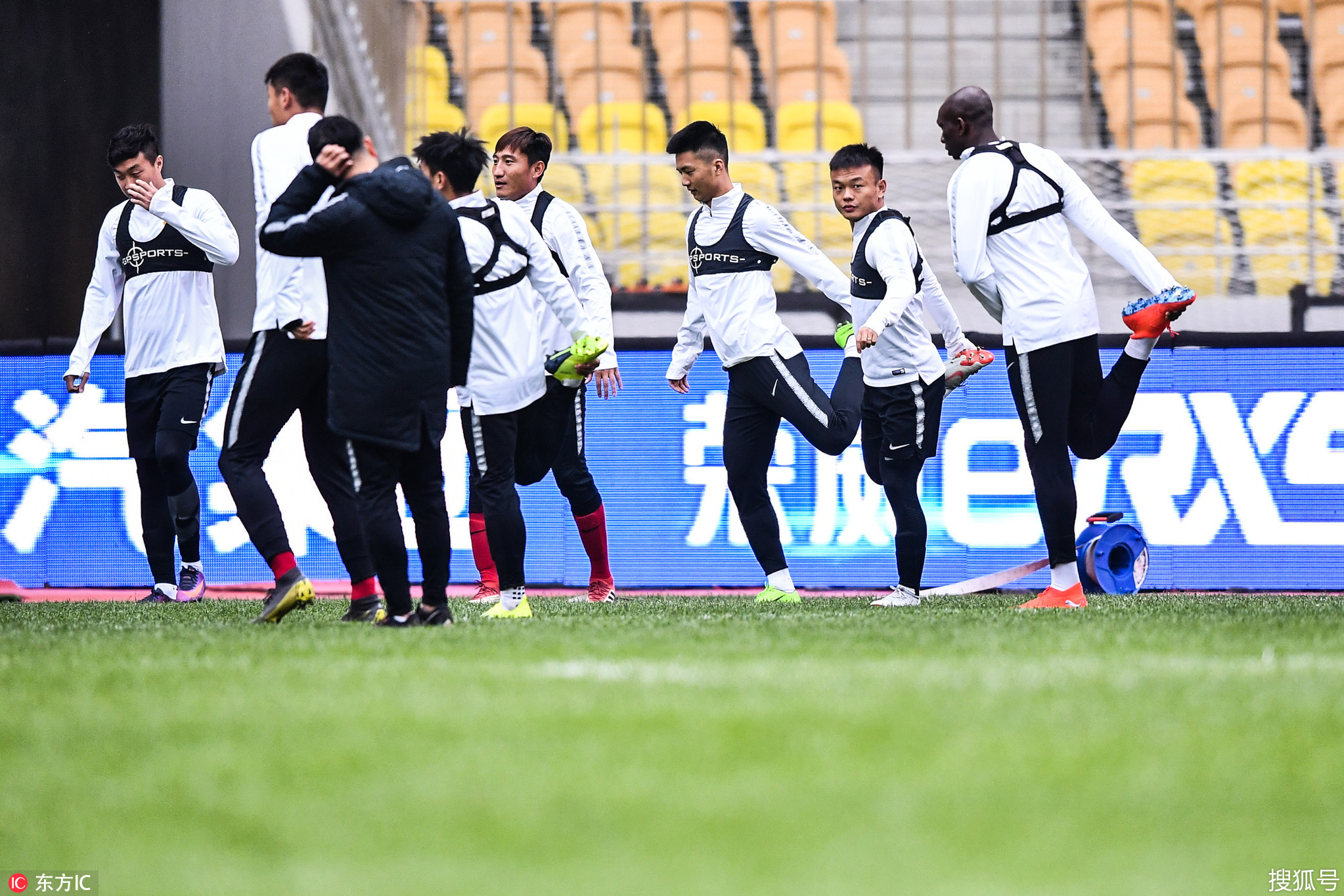 猛龙队努力加强战术训练,备战在即 猛龙队努力加强战术训练,备战在即