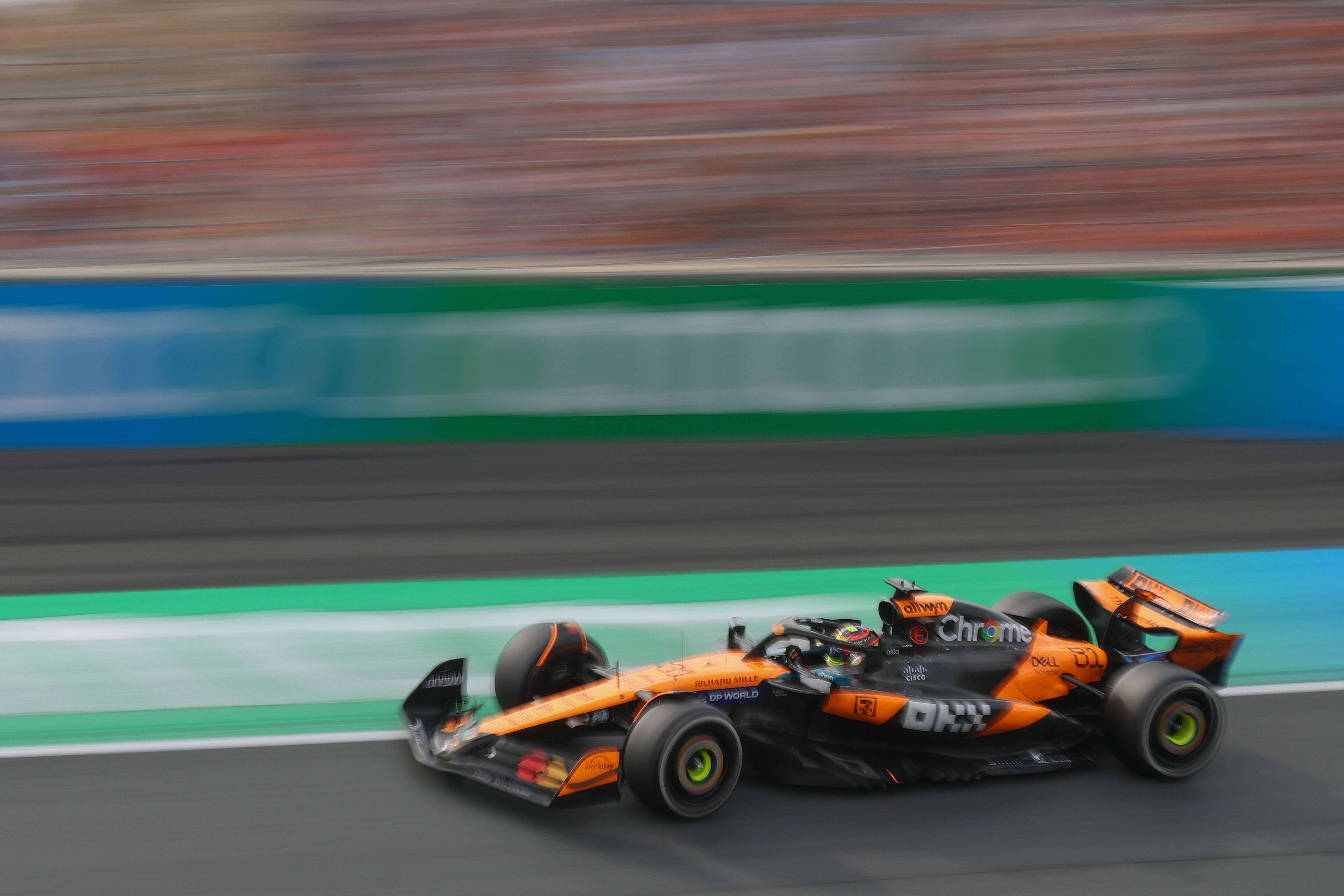 开云下载-迈凯伦翻盘威廉姆斯,皮亚斯特里点燃赛场