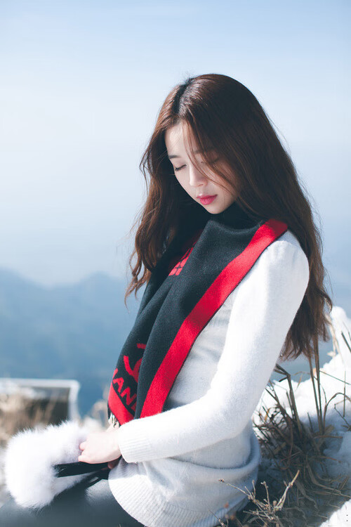 他亲手淘汰灰熊,却在对手的伤口上刻下自己的伟大,哈登彻底打爆防线