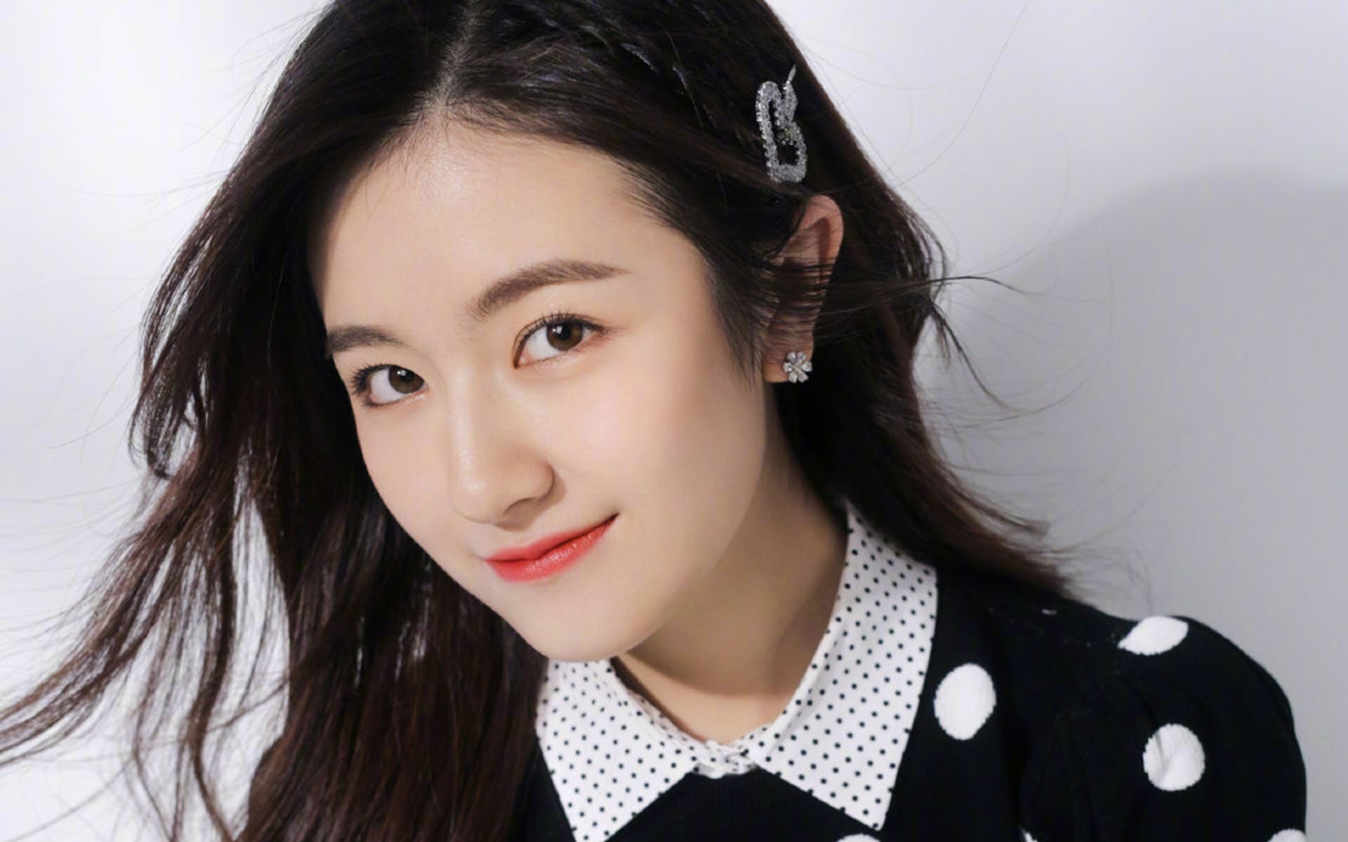 开云平台-极速与飞翔，当F1揭幕激情碰撞老鹰撕裂篮网之夜