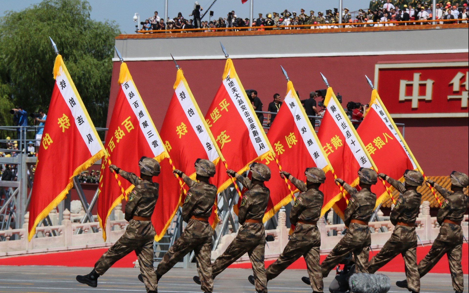 开云体育-橙潮席卷斗牛士,亚洲之光闪耀时—现代足球的速度革命与个体价值