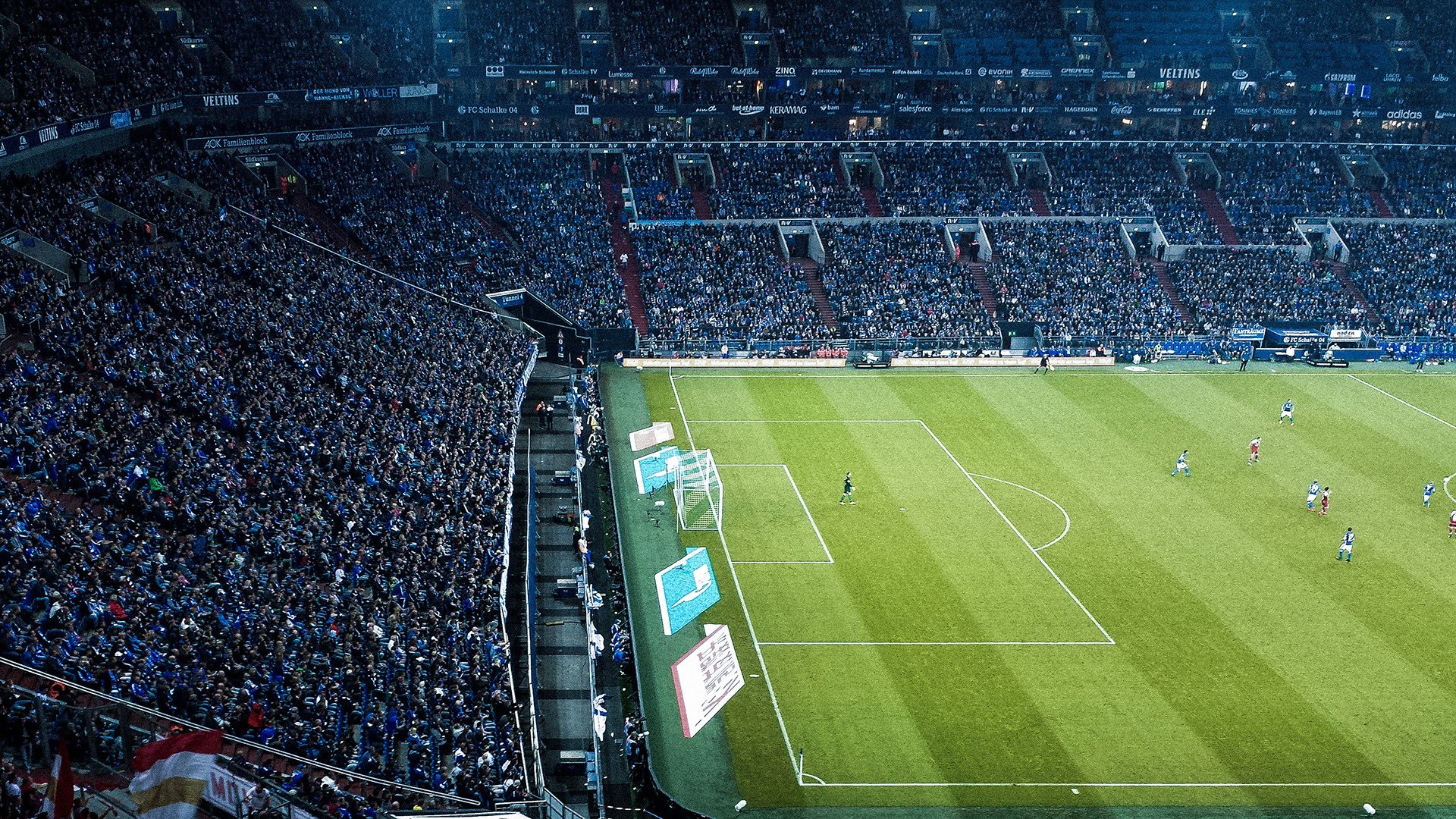 开云APP-英超争冠焦点战与雷霆逆转奇迹,两场平行绽放的体育盛宴